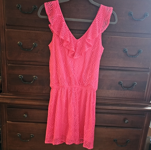 Lilly Pulitzer size x-small -Great for size 2 to 4 and possibly a 6. - Picture 2 of 4